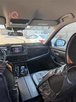 نيسان روج